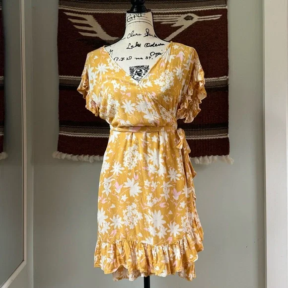 Billabong Wrap and Roll Floral Dress in Bright Gold - Picture 3 of 11